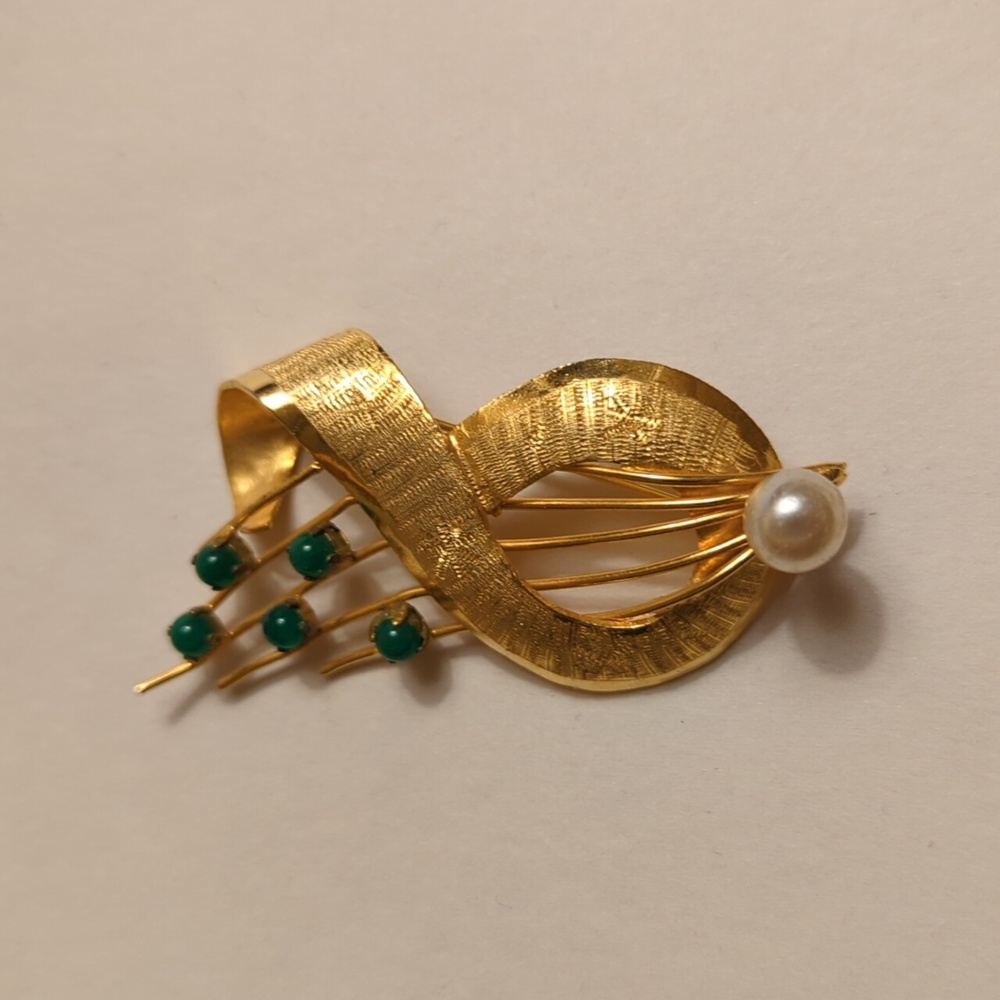 Vintage Gold Tone and Faux Pearl Brooch Pin